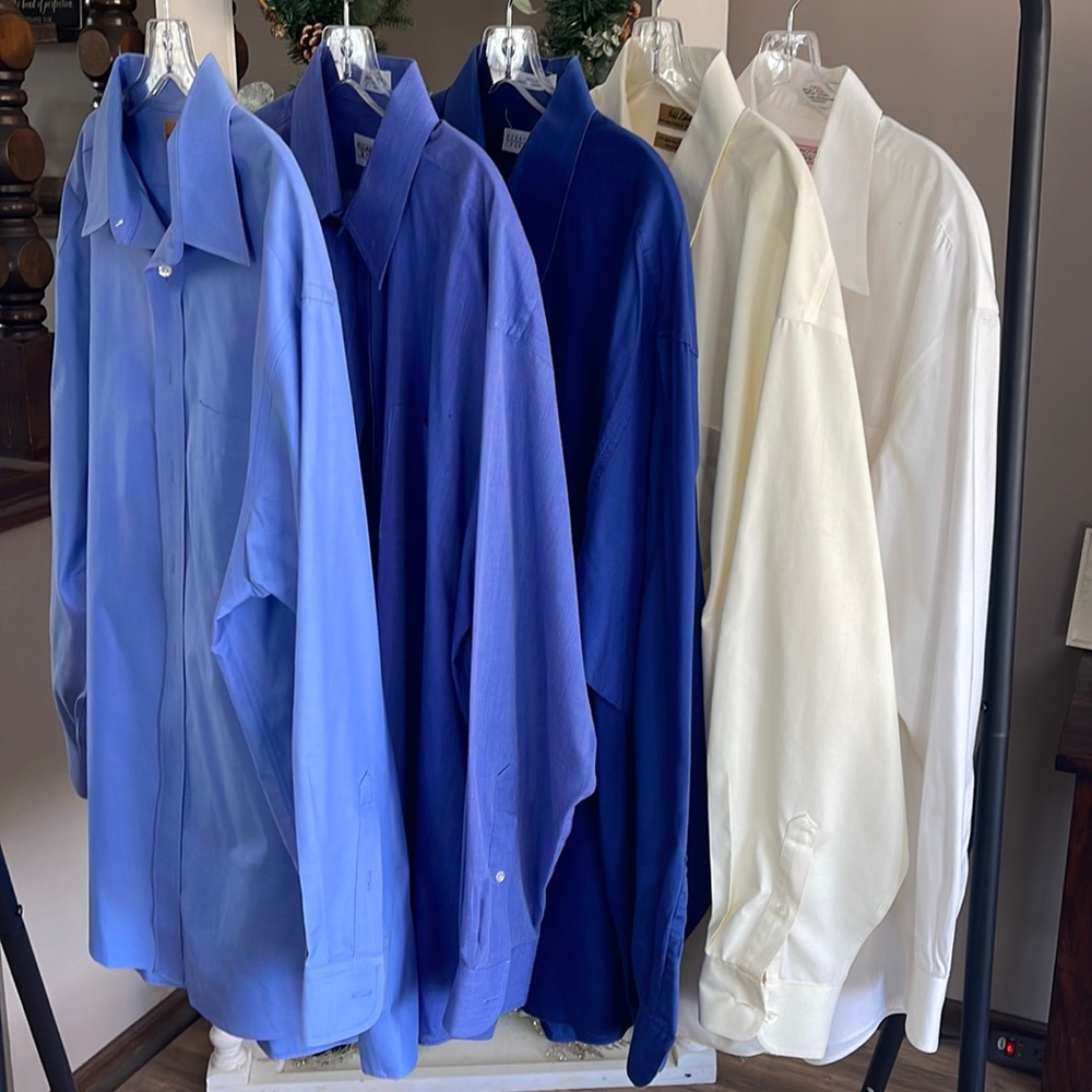 SOLD 5 Men’s Dress Shirts. 👔